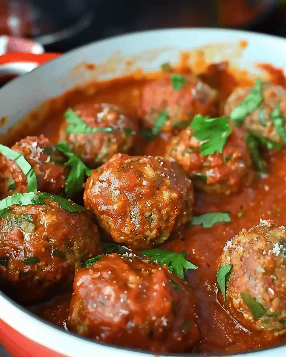 Garlic Parmesan Meatballs: Indulgent Recipe for Home Cooks