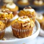 easy healthy pumpkin muffins recipes : Copycat Starbucks Pumpkin Cream Cheese Muffins